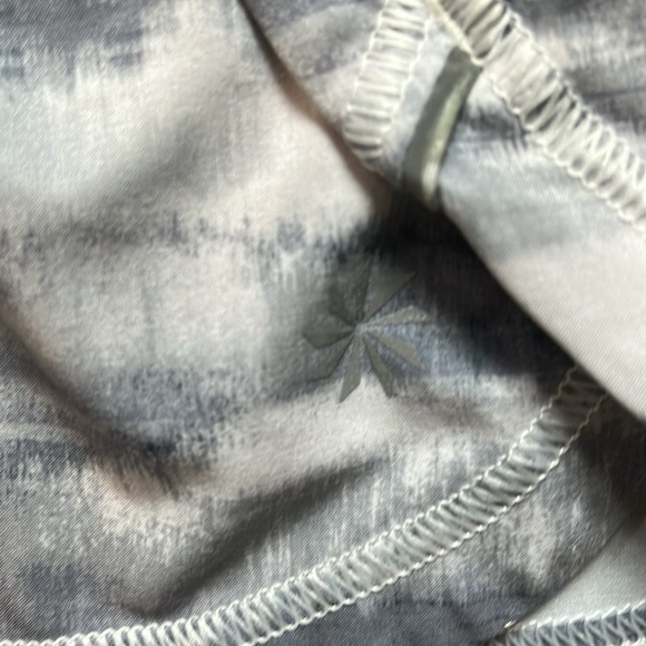 Athleta Racer Run Tie Dye shorts, size XS - Picture 6 of 10